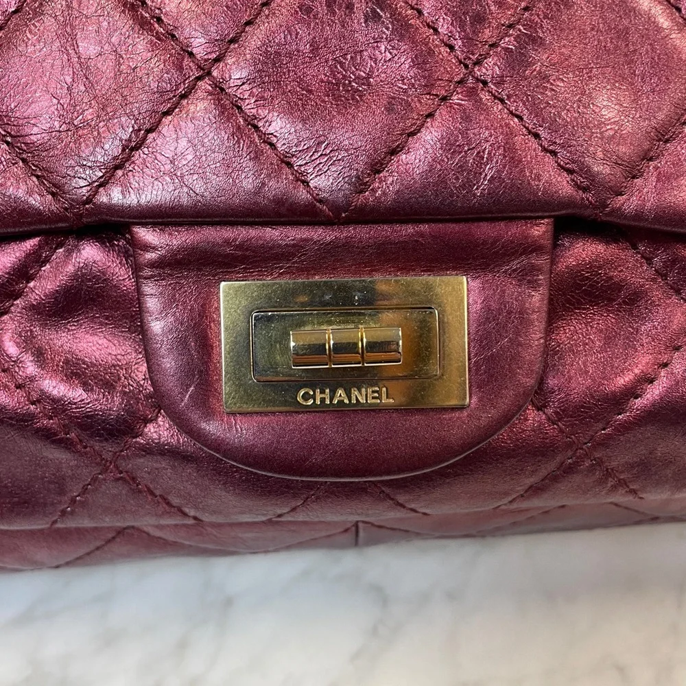CHANEL stylish quilted